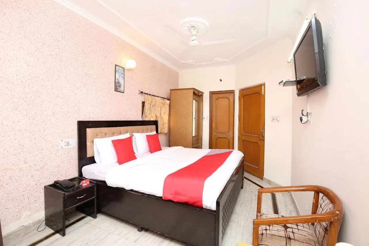 Oyo 5637 Hotel Majestic Chandigarh 3*,  India