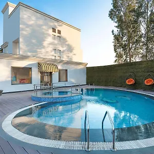 Country & By Radisson Chandigarh **** Чандигарх